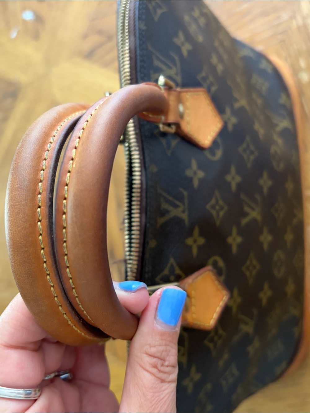 Authentic Louis Vuitton Alma PM - Picture 4 of 9